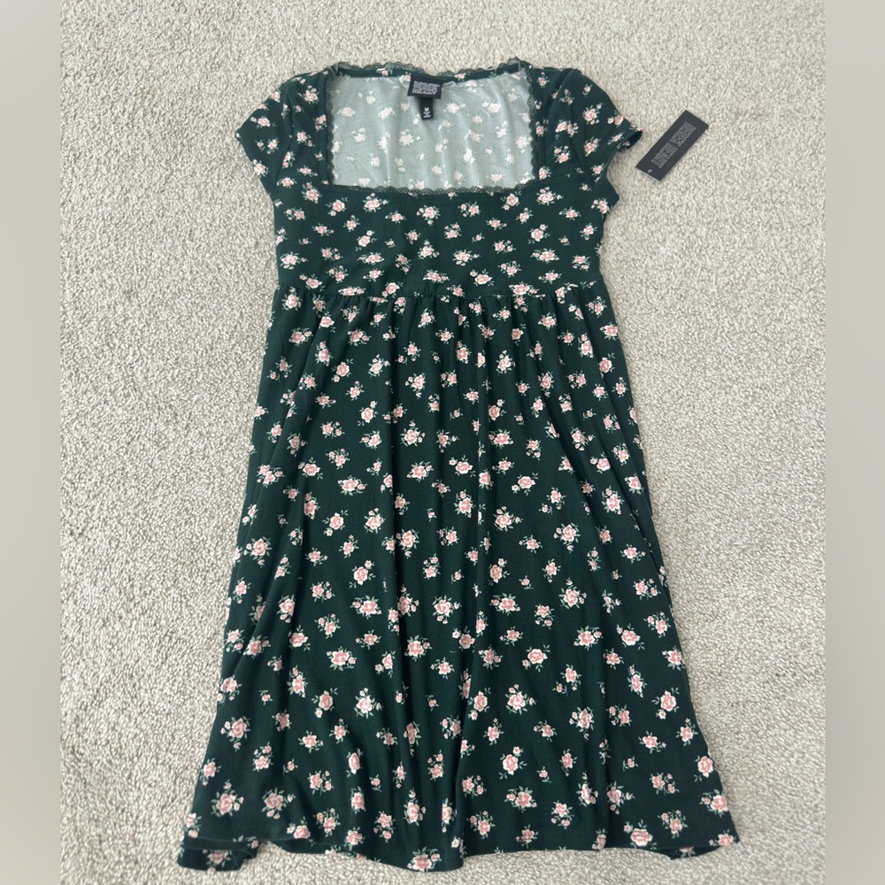 NWT Floral Dress Size M Girly Spring Summer
